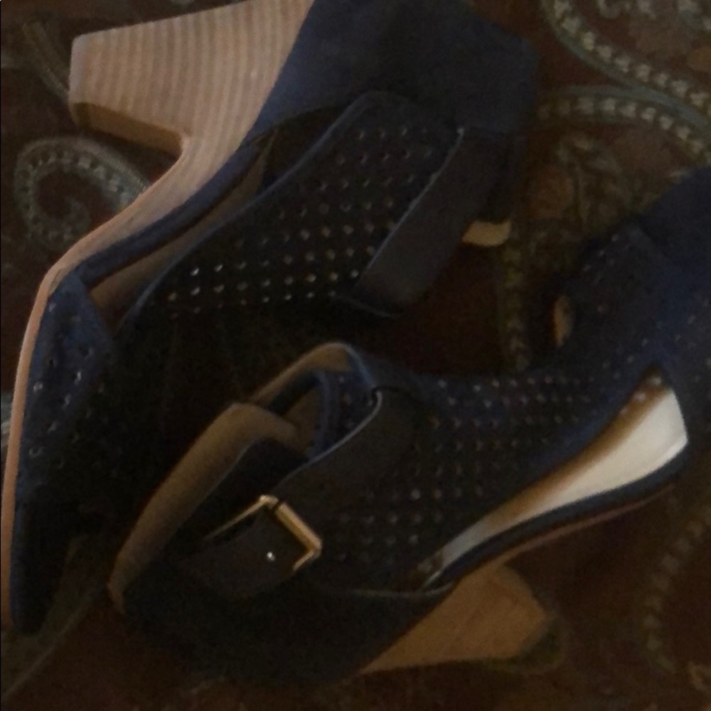 Vince camuto come heel navy color